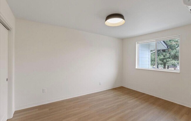 Building Photo - South Hill Townhomes
