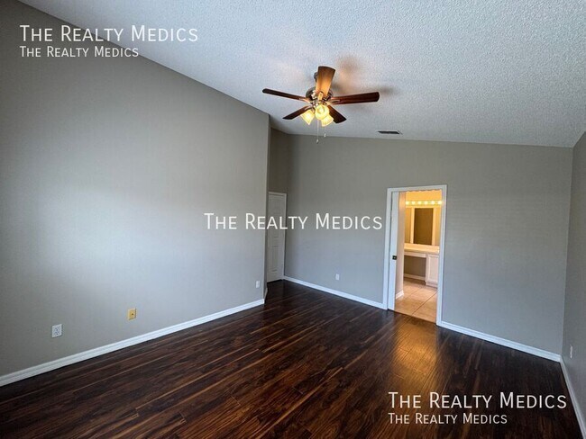 Building Photo - 833 Brightview Dr