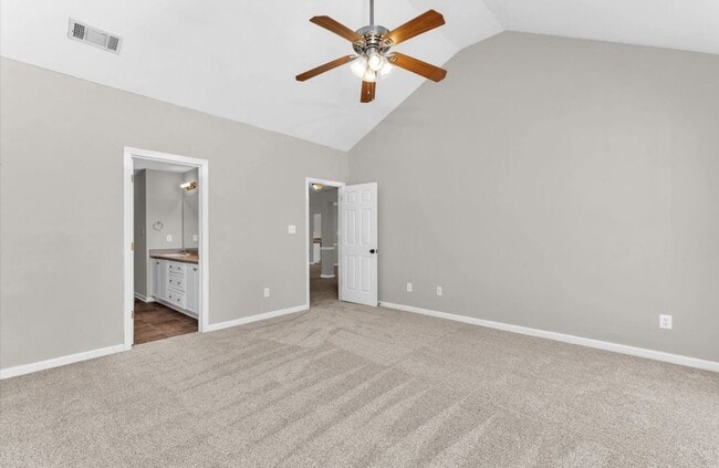 Building Photo - 4Bed 2.5Bath