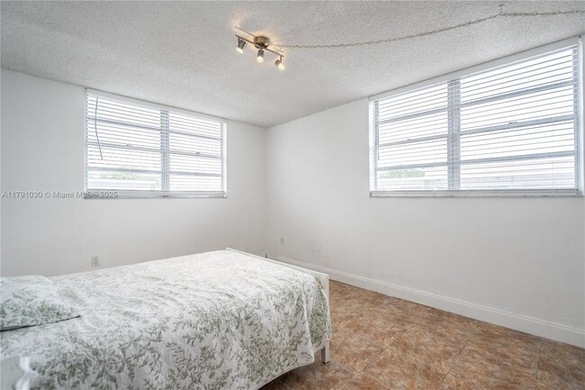 Building Photo - 7850 Byron Ave