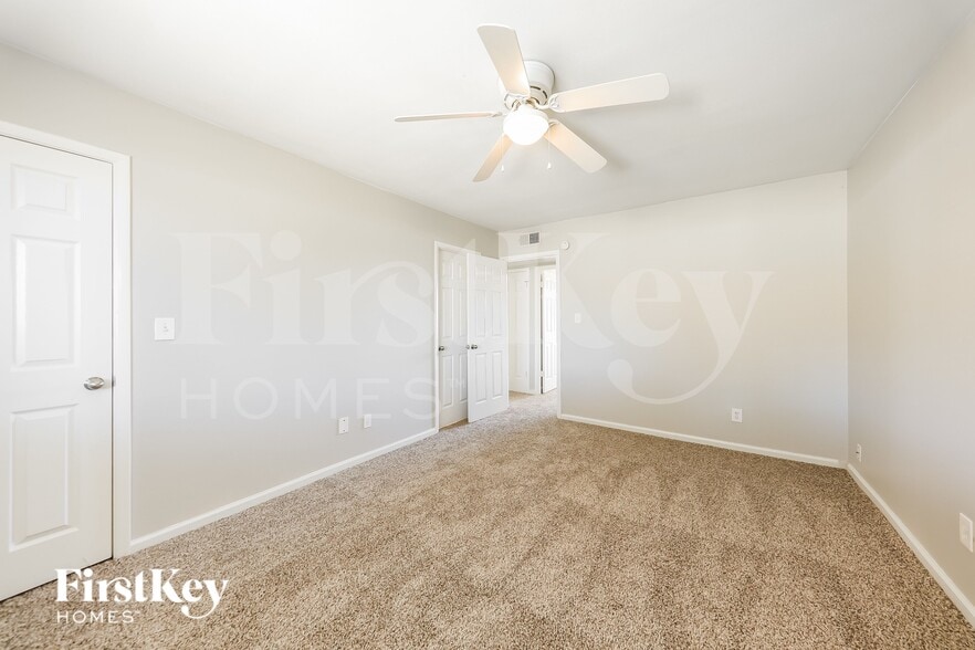 Building Photo - 3526 W Sierra St