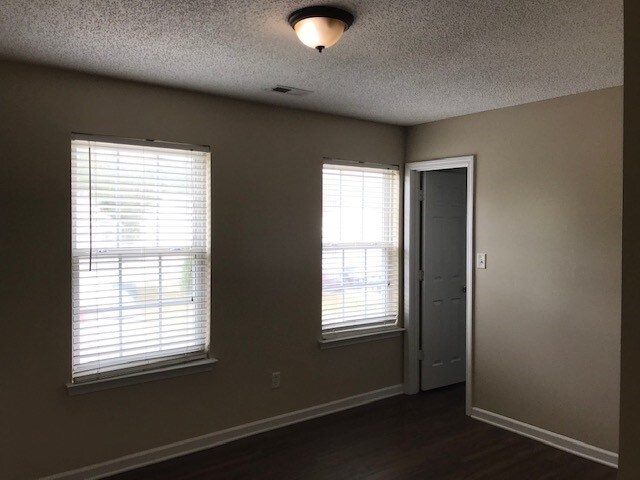 Building Photo - 9828 Aventide Ln