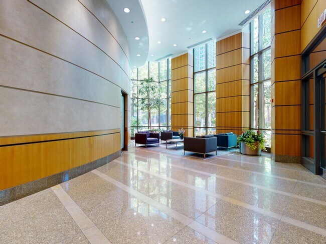 Building Photo - 400 N La Salle Dr