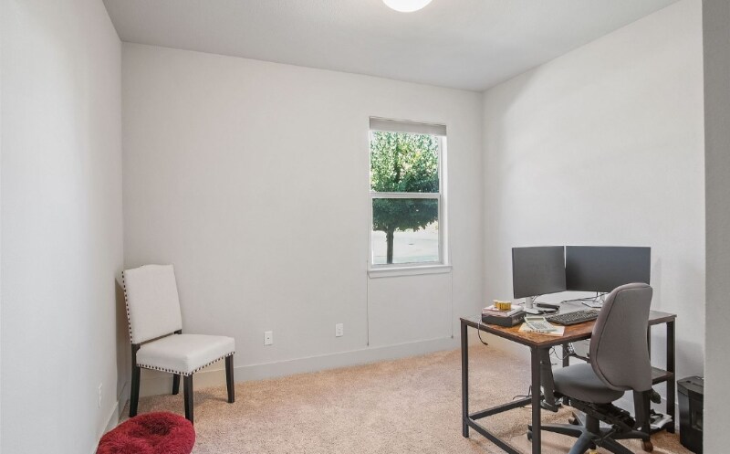 Building Photo - 602 Criolla Dr