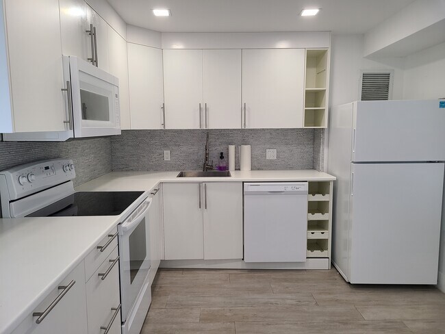 Building Photo - 2851 NE 183rd St