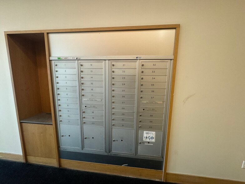 Building Photo - 595 Albany St