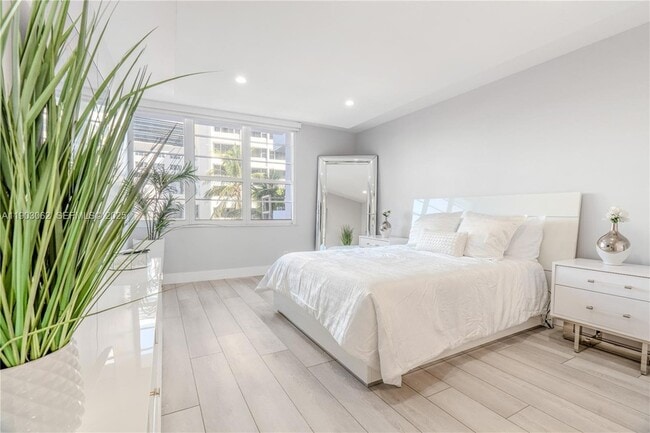 Building Photo - 100 Lincoln Rd