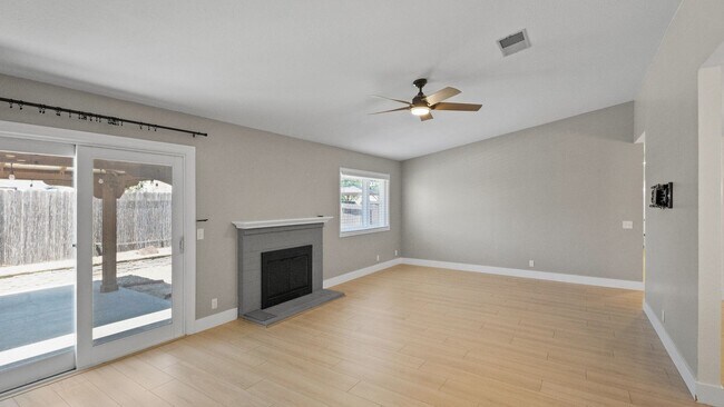 Building Photo - 3 Bedroom Home in Vacaville