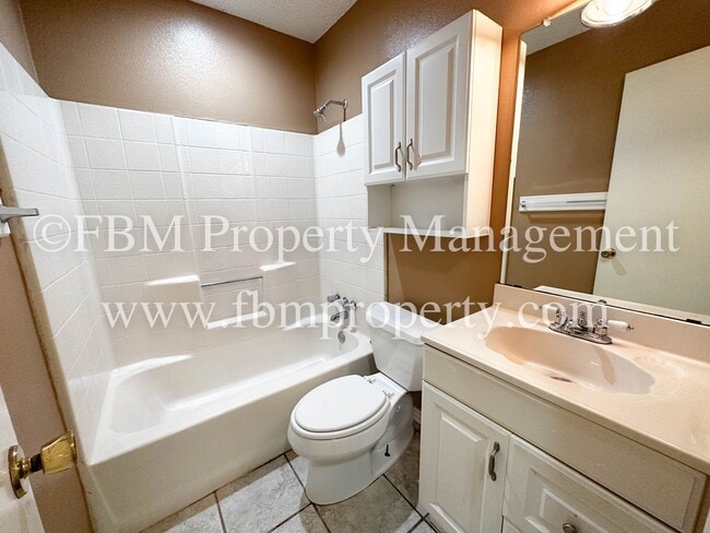 Building Photo - 921 Park Pl Blvd