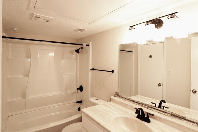 Building Photo - 14777 Wunderlich Dr