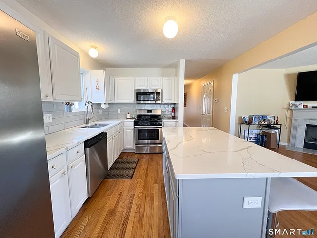 Building Photo - Welcome to 61 Laurel Ave, a beautifully updated 3 bedroom, 2.5 bathroom home