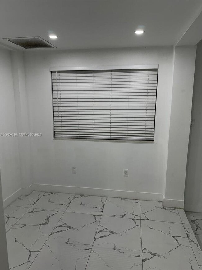 Building Photo - 345 SW 49th Ave