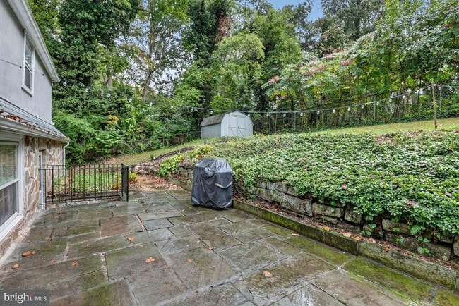 Building Photo - 829 Bryn Mawr Ave