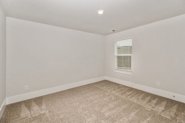 Building Photo - $500 Off 1st Month's Rent - 4 Bdrm/2.5 Bath, Beautiful Home in Rolling Hills