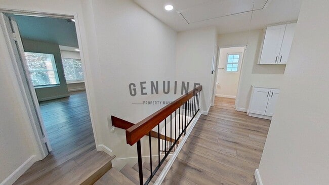 Building Photo - 3 Bedroom Beautifully Upgraded Home in Ana...
