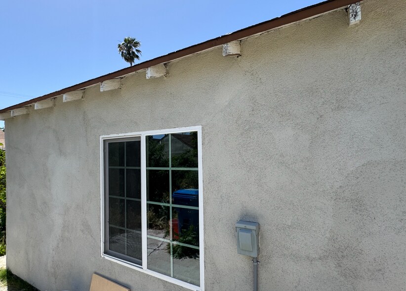 Building Photo - 19339 Vanowen St