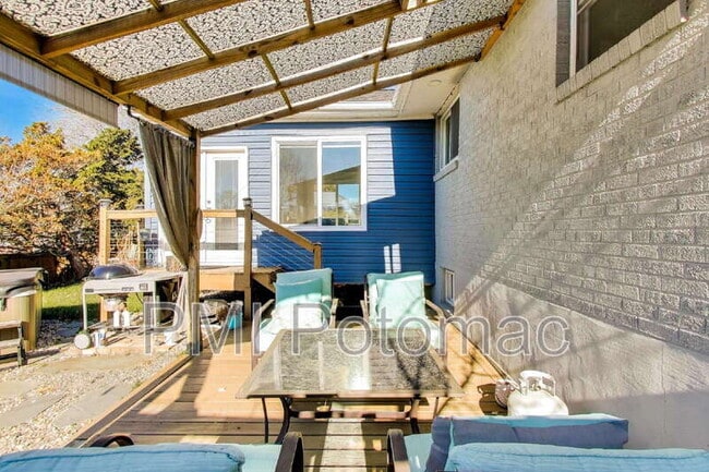 Building Photo - 1915 Henry Rd