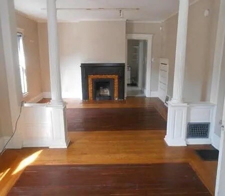 Building Photo - 710 S Park St