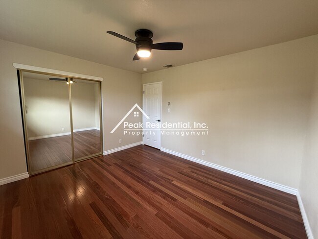 Building Photo - Spacious 3bd/2ba Carmichael Home With Sun Room