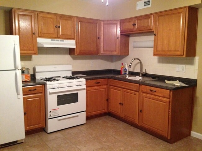 Building Photo - Cute! 2-Bedroom with walk-out basement!