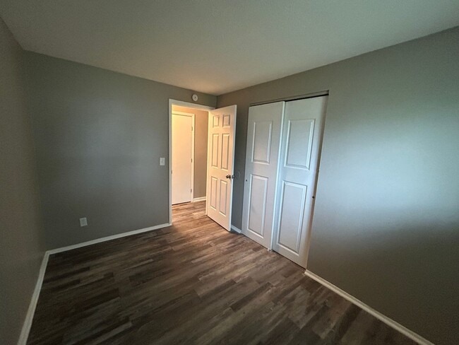 Building Photo - 3 Bedroom House