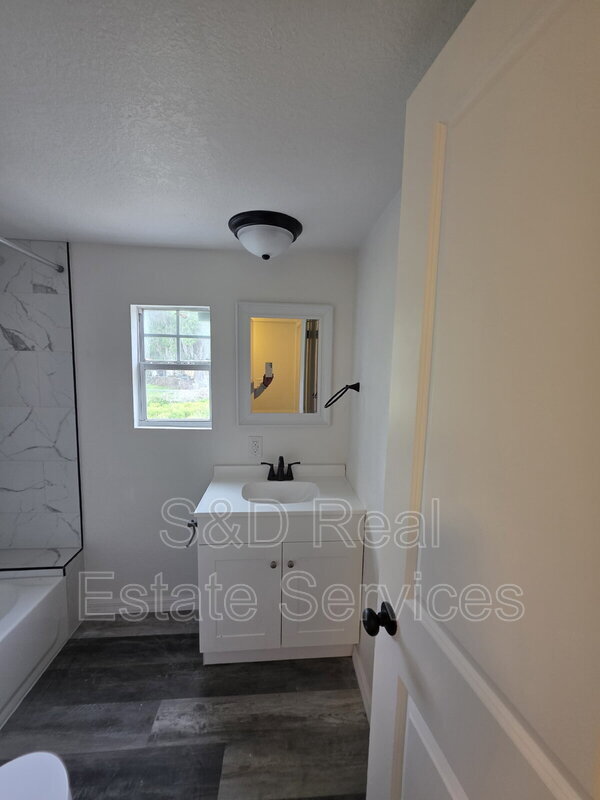 Building Photo - 111 8th St E