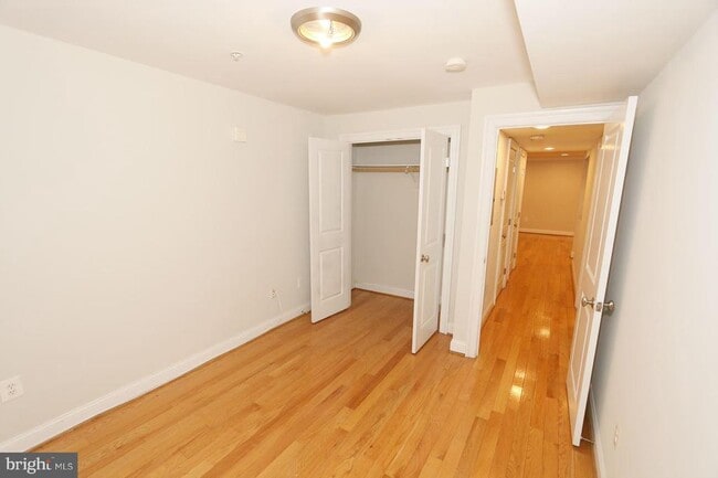 Building Photo - 1901 Lincoln Rd NE