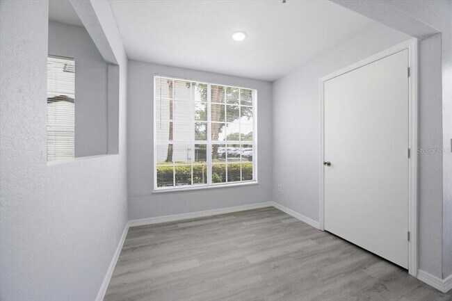 Building Photo - 1610 Columbia Arms Cir