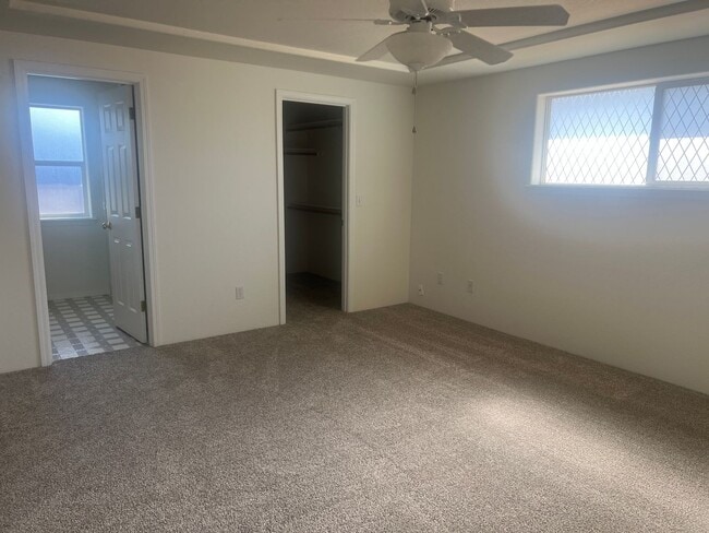 Building Photo - Quiet Neighborhood near Great Park!!