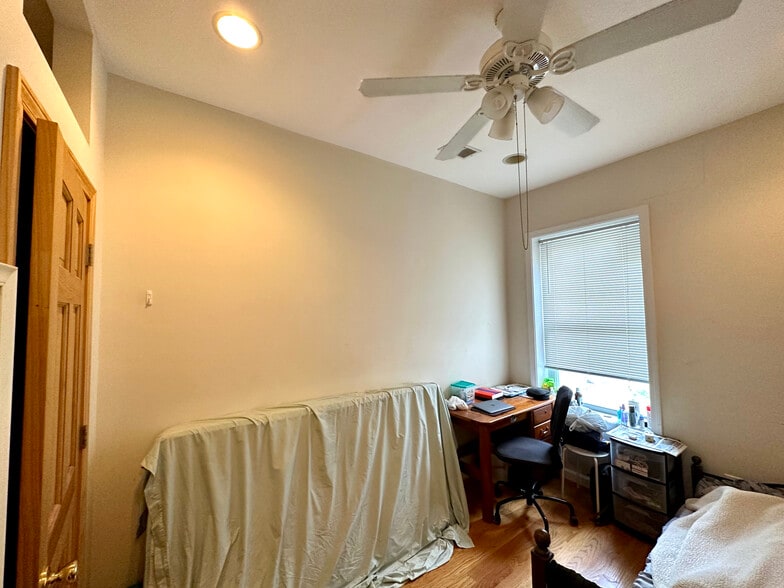 Building Photo - 10 Moreland St