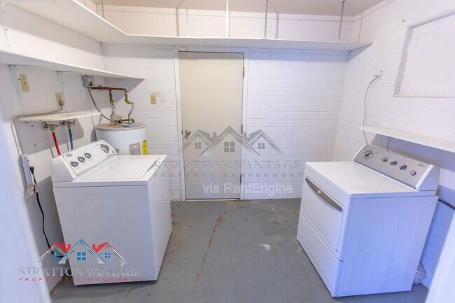 Building Photo - 5706 E Des Moines St