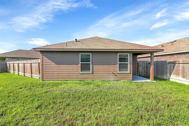 Building Photo - 16831 Silent Pines Ct