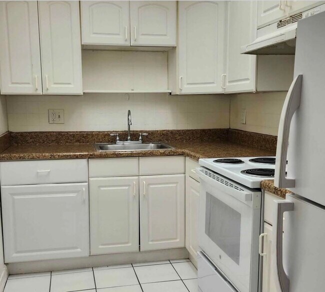 Building Photo - 488 NE 18th Ave