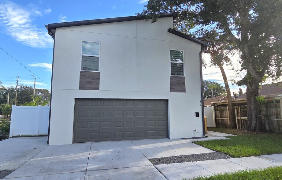 Building Photo - 925 13th Ave S