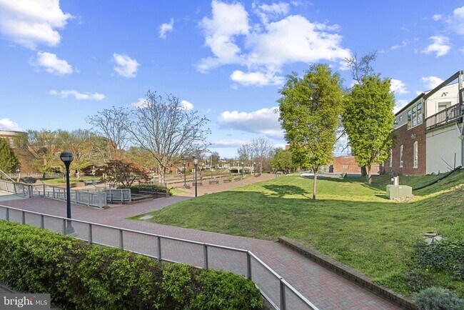 Building Photo - 35 E All Saints St