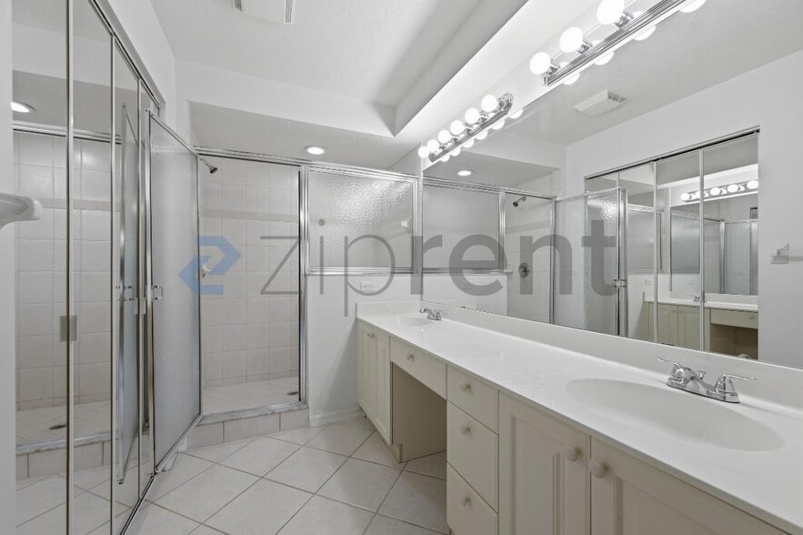 Building Photo - Unit 101