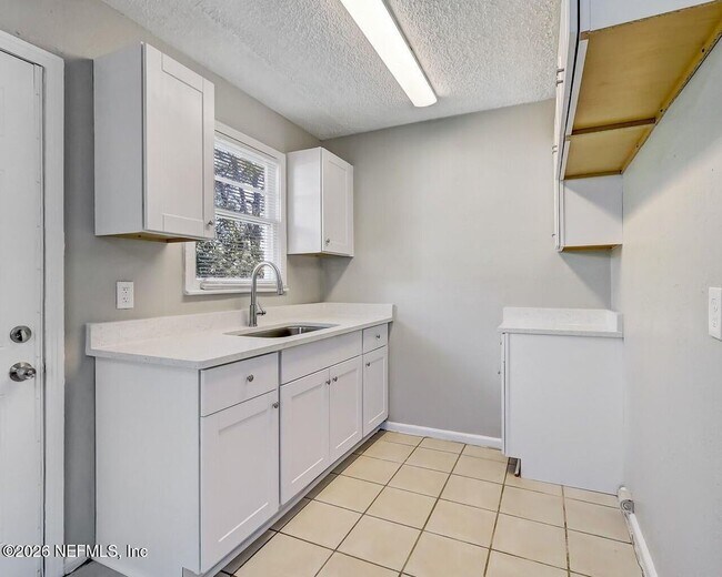 Building Photo - 1901 Pullman Ct