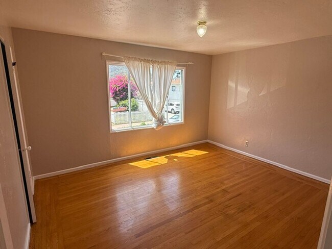 Building Photo - 3-Bedroom Single Family Home in Richmond Annex / El Cerrito Area