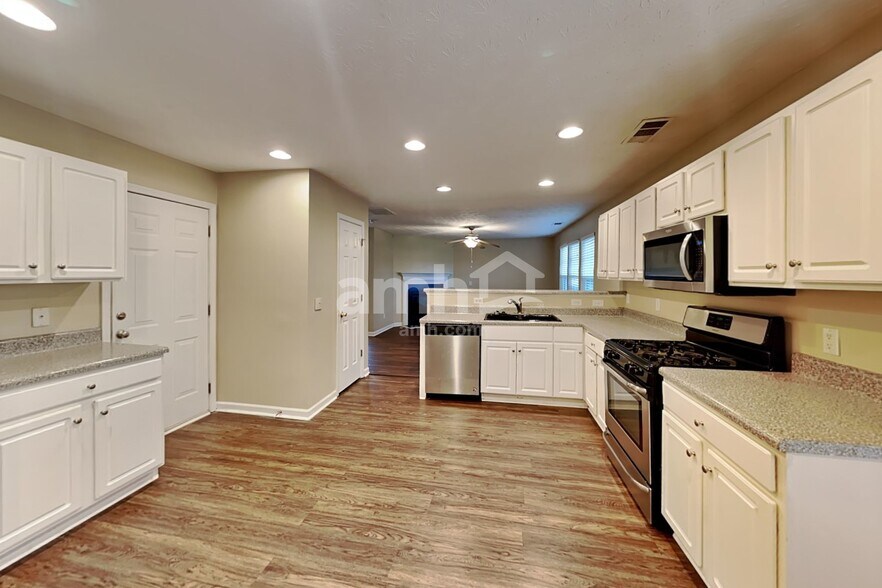 Building Photo - 308 Sam Cobb Pl