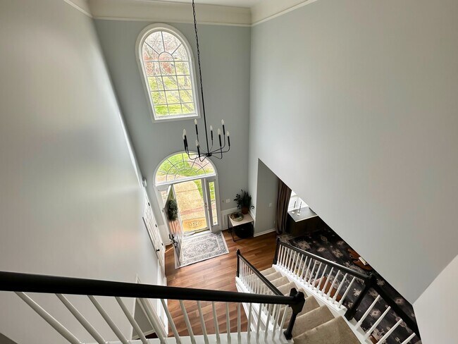 Building Photo - **UPDATED BRENTWOOD HOME THAT DOESN'T FEEL LIKE A RENTAL**