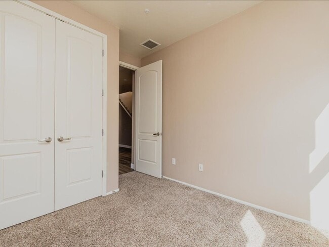 Building Photo - 3 Bedroom, 2.5 Bath CATALINA MOUNTAIN VIEWS! ROOF TOP CABANA!!