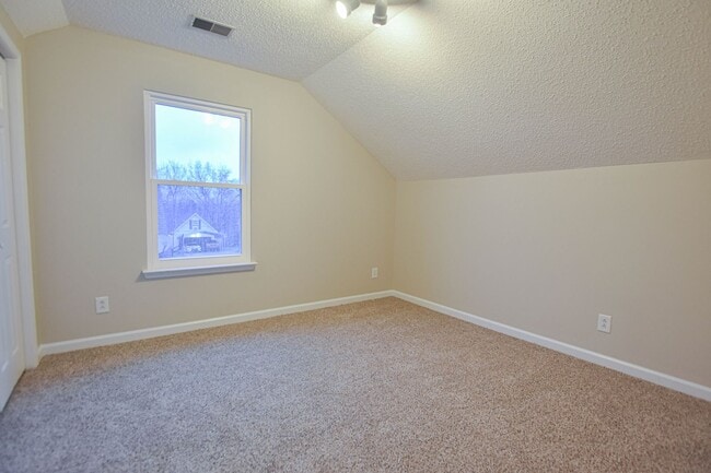 Building Photo - Pet Friendly Four Bedroom!