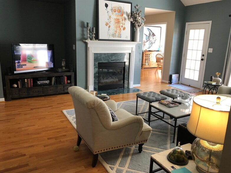 Den with gas log fireplace - 415 St. Ives Trace