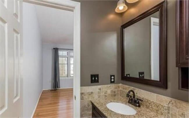 Building Photo - 7681 Blueberry Hill Ln