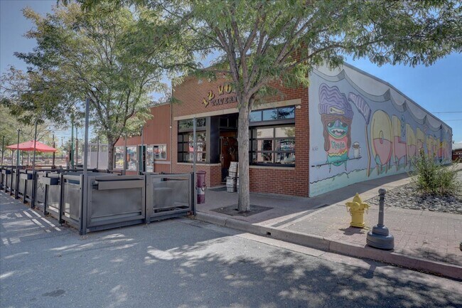 Building Photo - Completely Renovated & Fully Furnished 2Bed/1Bath/1 garage in Arvada!