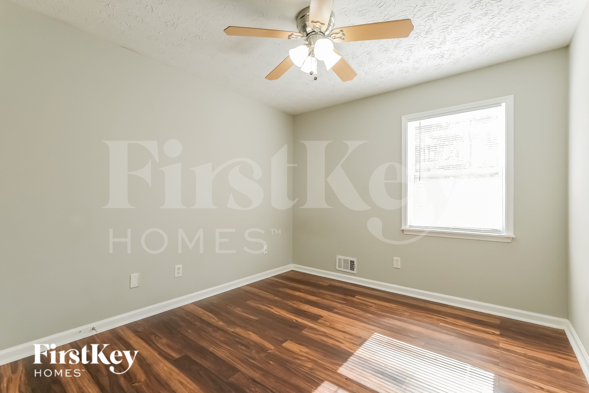 Building Photo - 680 Springhollow Ln SW