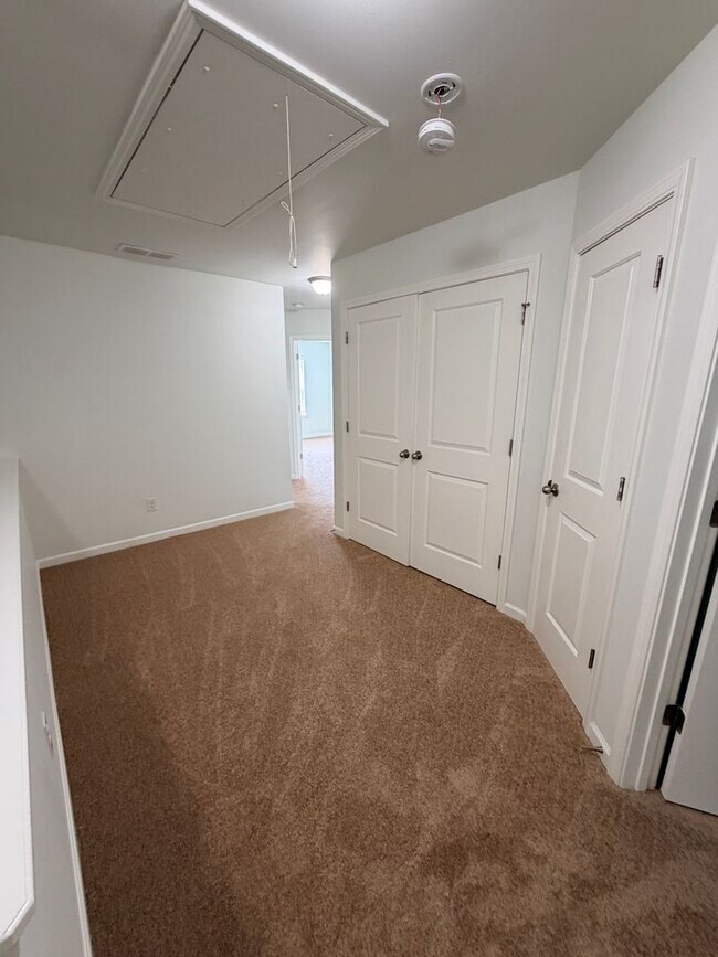 Building Photo - NEW LISTING - Spacious, Acworth Townhouse on Quiet Cul-de-sac!
