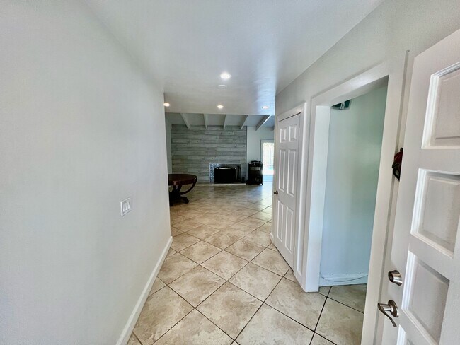 Entrance Hall - 5352 Bayer Pl