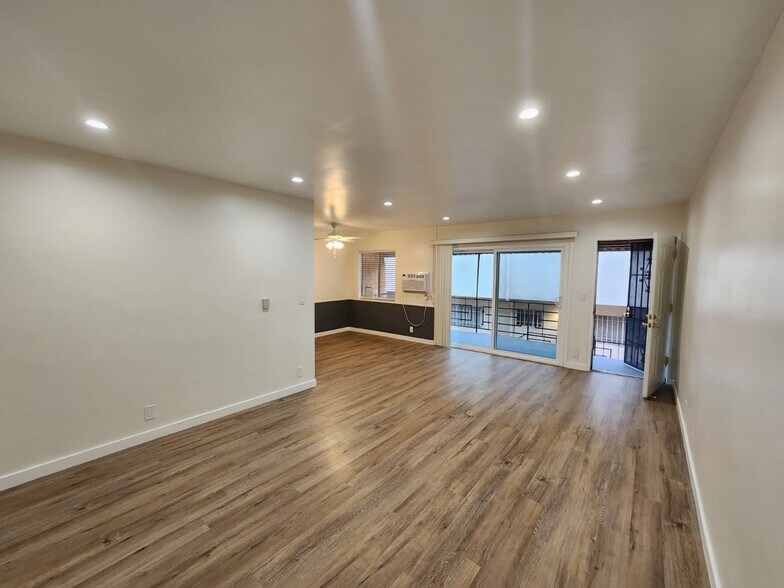 Building Photo - 1414 S Orange Grove Ave