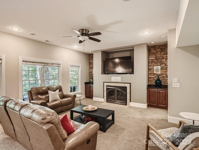 Building Photo - 4218 Ash Hollow Ln